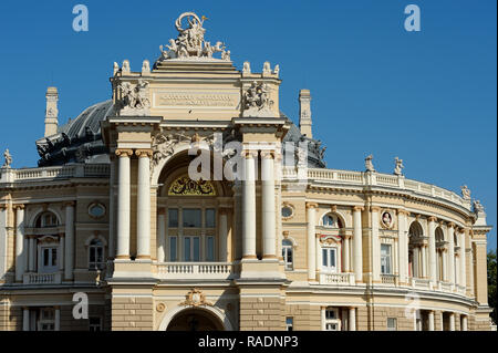 Stile Neo-barocco Opera e Balletto costruito 1884 1887 progettato da Ferdinand Fellner e Hermann Helmer su Richelieu Street a Odessa, Ucraina. Foto Stock