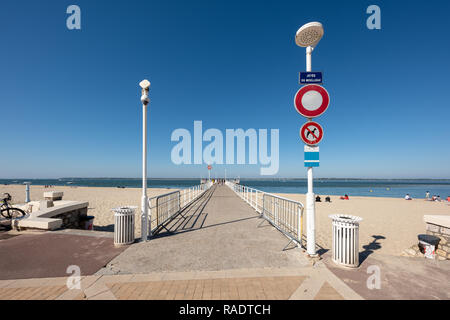 Arcachon (Francia), la spiaggia e il molo di Le Moulleau Foto Stock