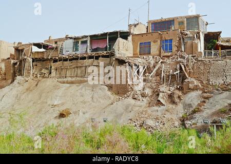 L autentico Kashgar Old Town street view demolito prima della ristrutturazione da il governo cinese per il nuovo sviluppo urbano, Xinjiang, Cina. Foto Stock