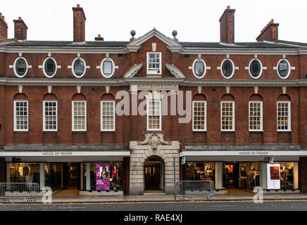 Chichester, Regno Unito - 06 Ottobre 2018: la parte anteriore della House of Fraser department store di West Street Foto Stock