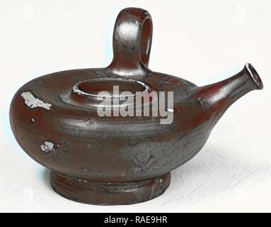 Nero campano Guttus con setaccio superiore, Campania, Sud Italia, 323 - 31 B.C, terracotta, 8,4 × 11,1 cm (3 5,16 × 4 3,8 reinventato Foto Stock