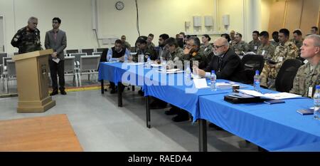 Il Mag. Gen. Abdul Razaq Siawash, l esercito nazionale afgano comandante medico, parla al medico di logistica e di leadership conference Feb 1, 2017. Il Simposio ha sottolineato le sfide e le conquiste del medico afghano il comando nonché i piani futuri per migliorare il loro medico della catena di approvvigionamento e logistica. Foto Stock