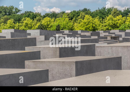 Berlino - Germania - Giugno 2016 : il memoriale ebreo (il Monumento agli ebrei assassinati d'Europa) progettato da Peter Eisenman Foto Stock