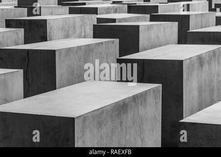 Berlino - Germania - Giugno 2016 : il memoriale ebreo (il Monumento agli ebrei assassinati d'Europa) progettato da Peter Eisenman Foto Stock