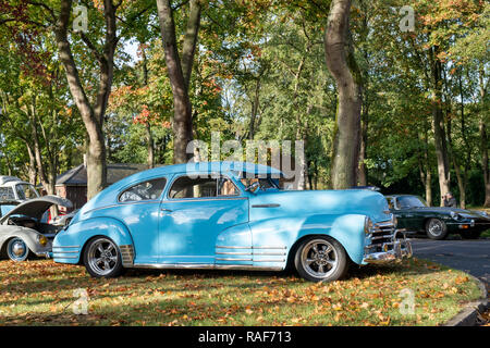 1942 Chevrolet Fleetline Sportmaster a Bicester Heritage Centre autunno domenica evento scramble. Bicester, Oxfordshire, Regno Unito. Classic American car Foto Stock