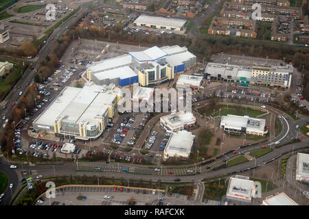 Vista aerea di parte del Coliseum Leisure Park nello sviluppo di Cheshire Oaks a Ellesmere Port, Regno Unito Foto Stock