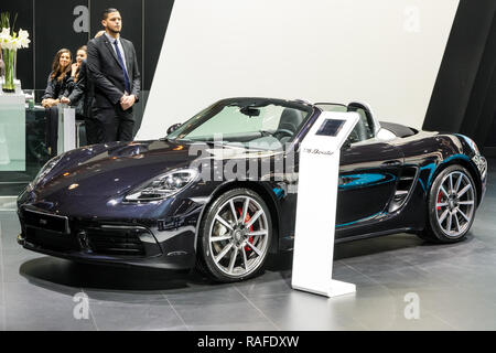 Bruxelles - Jan 19, 2017: CABRIO Porsche Boxster 718 auto sportiva presentato a Bruxelles Autosalon Motor Show. Foto Stock