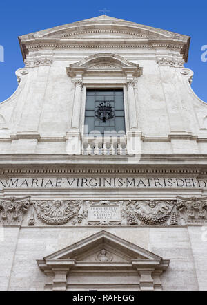 Facciata di Santa Maria in Via Chiesa in Roma, Italia Foto Stock