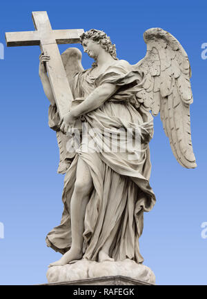 Statua di un angelo su Sant'Angelo ponte di Roma, Italia Foto Stock