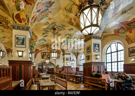 Interno della Hofbrauhaus, Monaco di Baviera, Germania Foto Stock