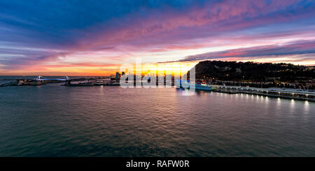 Porto di Barcellona città di notte, Spagna. Foto Stock