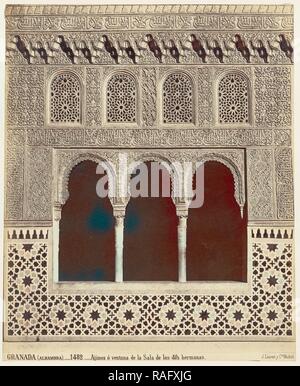 Ventana de la Sala de las dos hermanas, Alhambra di Granada, Juan Laurent (francese, 1816 - 1892), Granada, Spagna, 1875 reinventato Foto Stock