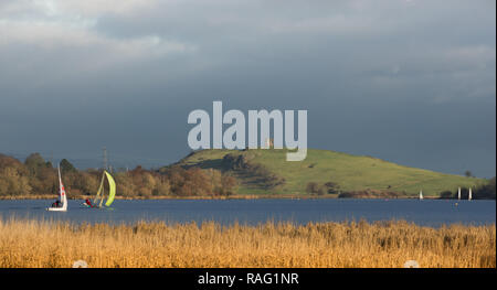 Nuovo Anno Giorno Vela sul Castello Semple Loch, Lochwinnoch Foto Stock