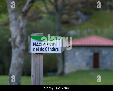 Nascita del Fiume Gándara, La Gándara, Soba Valley, Valles Pasiegos, Cantabria, Spagna, Europa Foto Stock