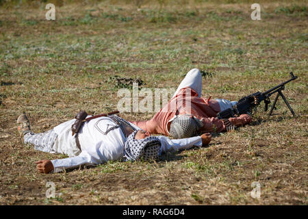 Festival storici Sambek altezze. Ucciso mujahideen giacciono sul campo di battaglia Foto Stock