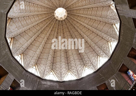 NAZARETH, Israele - 21 settembre 2017: all'interno della cupola della Basilica dell'Annunciazione Foto Stock