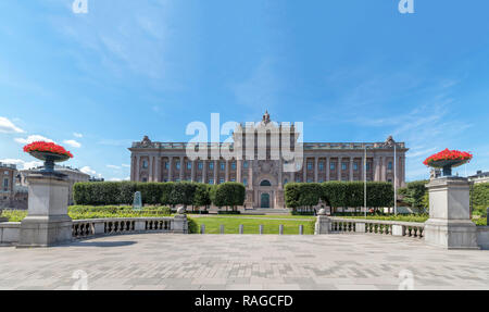 La Casa del Parlamento (Riksdagshuset) da Riksplan, Stoccolma, Svezia Foto Stock