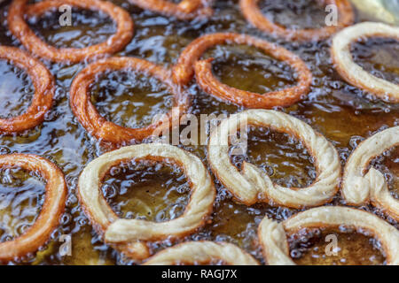 Bagno turco Street dessert ad anello sul vassoio, Istanbul, Foto Stock