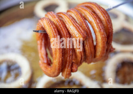 Bagno turco Street dessert ad anello sul vassoio, Istanbul, Foto Stock