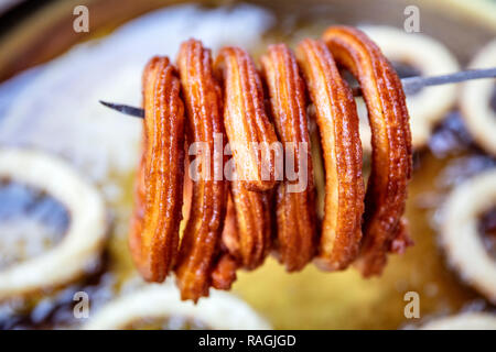 Bagno turco Street dessert ad anello sul vassoio, Istanbul, Foto Stock