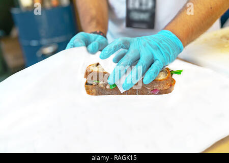 Sandwich delizioso pronto per essere consumato Foto Stock