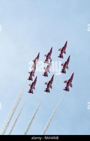 Maribor, Slovenia - 3 Giugno 2011: Frecce rosse Aerobatic Team Display eseguendo in pubblico in airshow Maribor. Le frecce rosse sono il display ufficiale Foto Stock