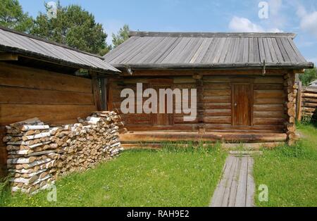 Paese di legno station wagon, insediamento di Talzy, Regione di Irkutsk, Baikal, Siberia, Federazione Russa, Eurasia Foto Stock