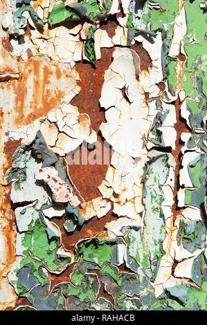 La vernice e la ruggine sui vecchi serbatoi di olio, ex Grytviken Stazione Baleniera, Georgia del Sud Foto Stock