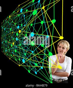 Una donna con il modello virtuale, immagine simbolica per le reti, networking Foto Stock