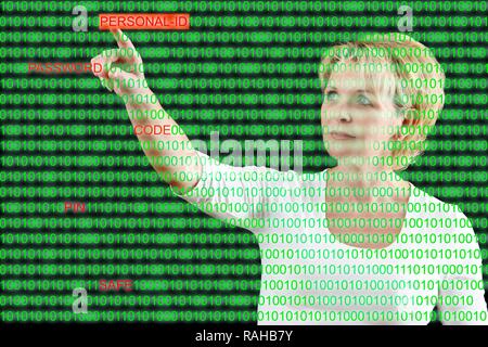 Una donna con il codice del computer e la parola 'Personal ID', immagine simbolica per gli hacker informatici, sicurezza dei dati, criminalità informatica Foto Stock