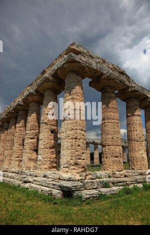 La Basilica e il Tempio di Hera a Paestum, Campania, Italia, Europa Foto Stock