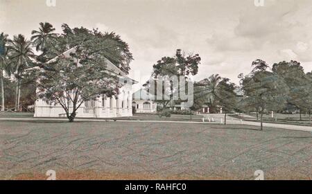 La casa e l'ufficio dell'ispettore Deli Maatschappij in Bindjai Langkat in Sumatra. Anonimo, 1900 - 1920 reinventato Foto Stock