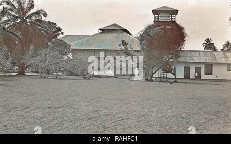 La casa e l'ufficio dell'ispettore Deli Maatschappij in Bindjai Langkat in Sumatra. Anonimo, 1900 - 1920 reinventato Foto Stock