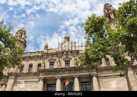 Correos y Telegrafos edificio di Barcellona vicino alla marina Foto Stock
