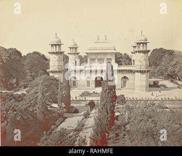 Agra, il mausoleo del principe Etmad-Dowlah, dal Gate, Samuel Bourne (inglese, 1834 - 1912), Agra, India, circa reinventato Foto Stock