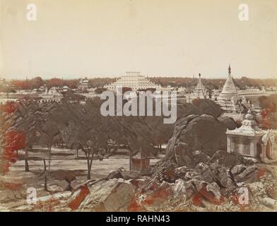 La Pagoda di incomparabile da Mandalay Hill, Felice Beato (inglese, nato in Italia, 1832 - 1909), Mandalay Birmania, circa reinventato Foto Stock