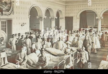 Reparto di un ospedale militare, anonimo, 1912. Reinventato da Gibon. Arte Classica con un tocco di moderno reinventato Foto Stock