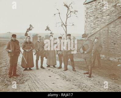 Ritratto di gruppo di cacciatori e aiutanti, compreso un colpo cinghiale (terzo da destra Henry Pauw van Wieldrecht), Henry reinventato Foto Stock