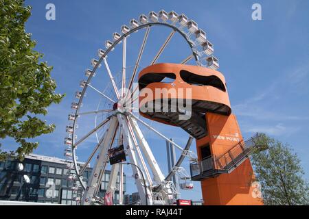 Ruota panoramica Ferris e il punto di vista, HafenCity trimestre, Amburgo, PublicGround Foto Stock