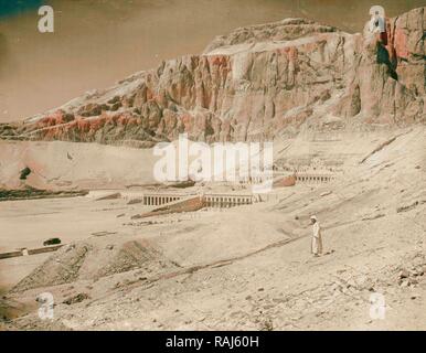 Tebe, alla frontiera meridionale d'Egitto. Tempio di Deir el Bahre. 1936, Egitto, Tebe. Reinventato da Gibon. Arte Classica reinventato Foto Stock