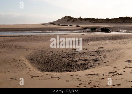 Alnmouth Beach a Northumberland, Inghilterra. Il fiume Aln scorre nel Mare del Nord a Alnmouth. Foto Stock