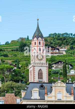 Saint Nicholas Chiesa parrocchiale, Parrocchia San Nicolò, Città Vecchia, Merano, Trentino, Alto Adige, Italia Foto Stock