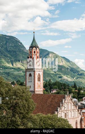 Saint Nicholas Chiesa parrocchiale, Parrocchia San Nicolò, Città Vecchia, Merano, Trentino, Alto Adige, Italia Foto Stock