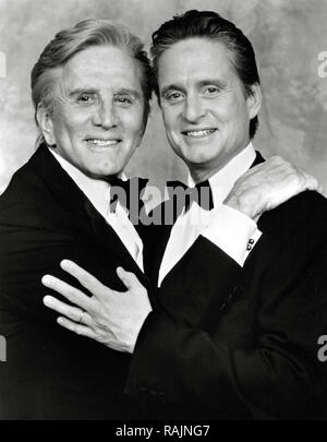 Foto pubblicitaria di Kirk Douglas, Michael Douglas, circa 1992 file Reference # 33636 888THA Foto Stock