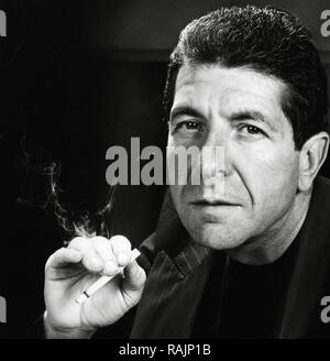 Foto pubblicitarie di Leonard Cohen, circa inizio 1973 Riferimento File # 33636 957THA Foto Stock