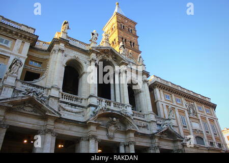Basilica di Santa Maria Maggiore (Basilica di Santa Maria Maggiore, 1743) - Principali papale basilica e la più grande chiesa di Roma dedicata alla Beata Vergine Maria. L'Italia. Foto Stock