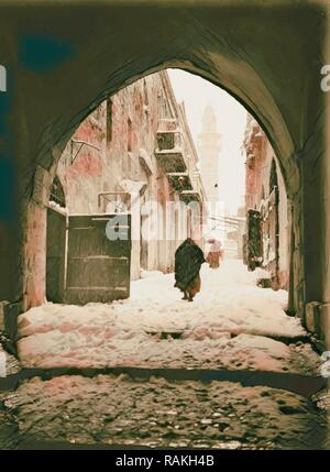 Gerusalemme durante un inverno nevoso Via Dolorosa nella neve, OTTAVA STAZIONE 1900, Israele. Reinventato da Gibon. Arte Classica reinventato Foto Stock