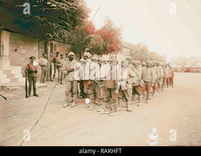 La rinuncia di Gerusalemme per il British dicembre 9th, 1917. Prigionieri turchi. 1917, Israele. Reinventato Foto Stock