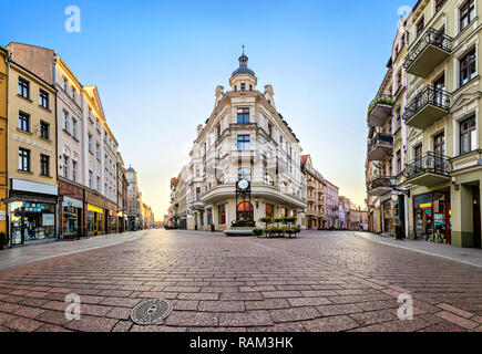 Strada pedonale principale nella città vecchia di Torun, Polonia Foto Stock