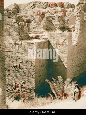 Babilonia. La Ishtar Gate. 1932, l'Iraq, Babilonia (estinto city). Reinventato da Gibon. Arte Classica con un tocco di moderno reinventato Foto Stock